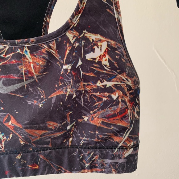 Nike patterned sports bra with medium support - Picture 4 of 5